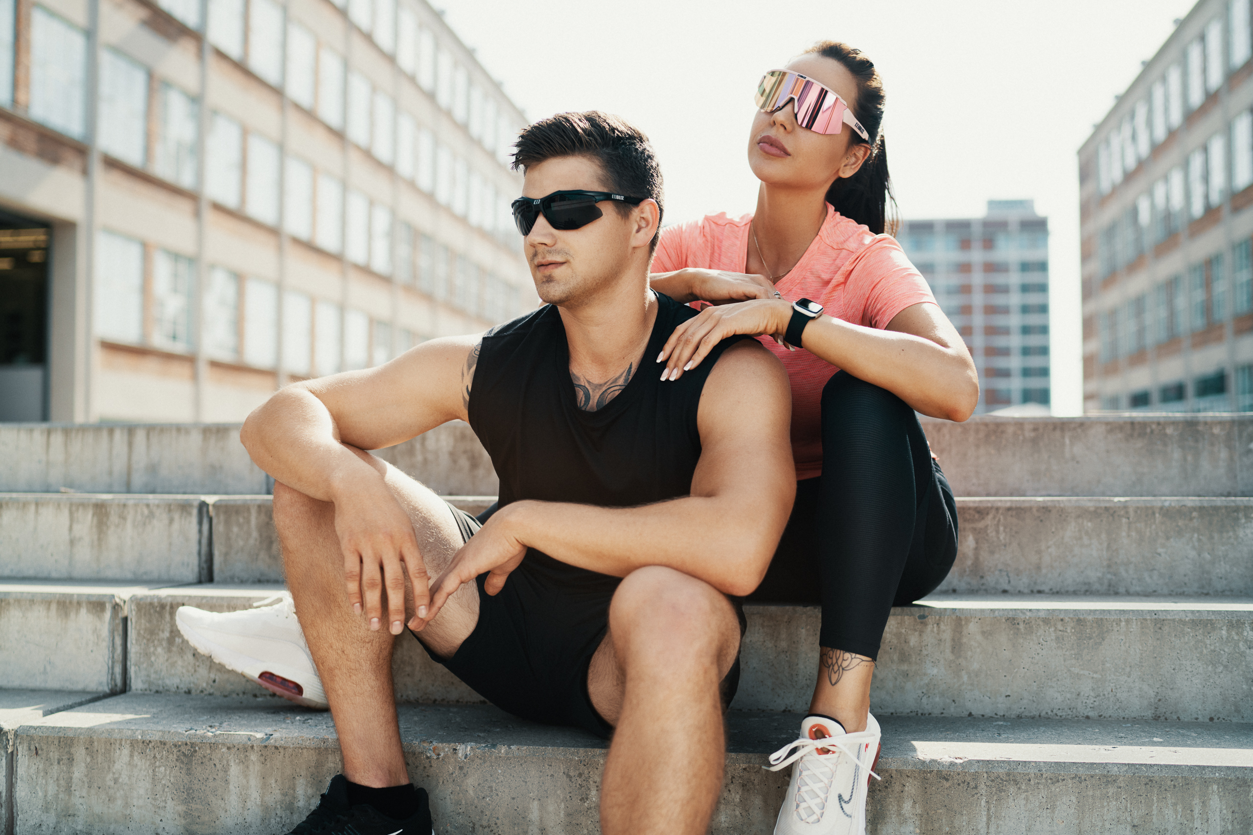 Sportovci se sportovními slunečními brýlemi Bliz.